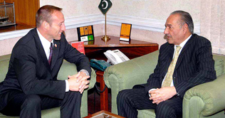 Defense minister meets Canadian counterpart to discuss bilateral relations